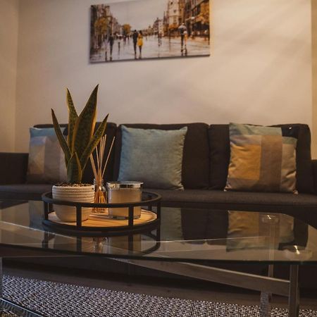 1 Bedroom Flat With Easy Parking/Public Transport Νταντί Εξωτερικό φωτογραφία